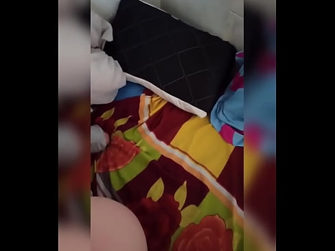 ❤️ منهنجي روم ميٽ گهر ۾ اڪيلي رهي ٿي ڇاڪاڻ ته هن جو مڙس موڪلن تي وڃي ٿو ۽ مان موقعو وٺان ٿو ته هن کي چوسان ۽ هن جي گدا کي کير سان ڀريان. ️❌ ☑